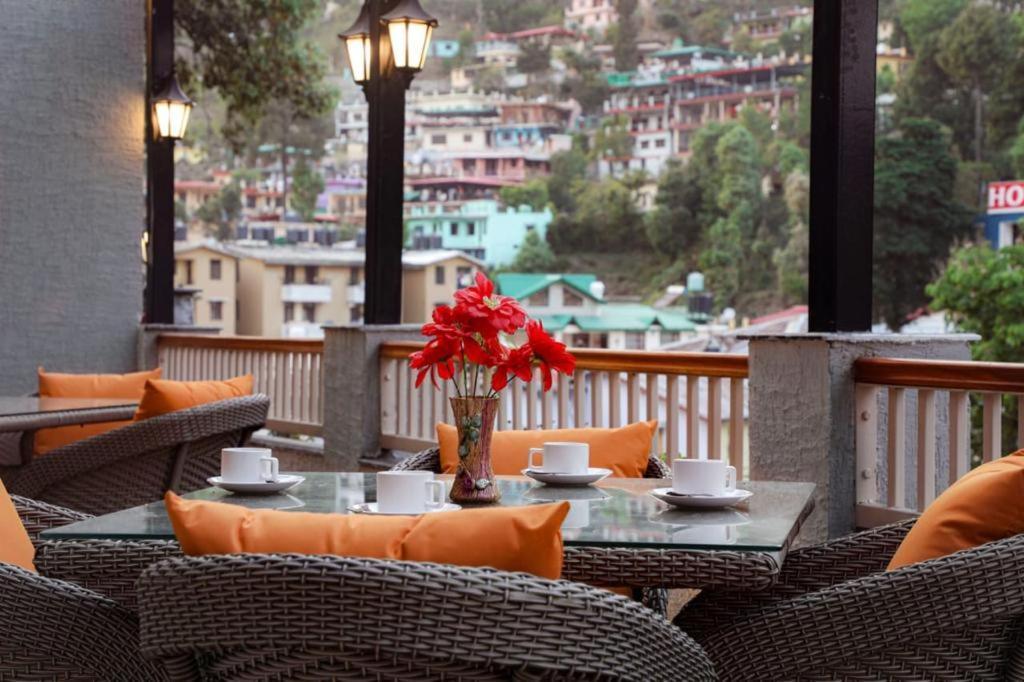 Vinsober Monal Hotel Nainital Buitenkant foto