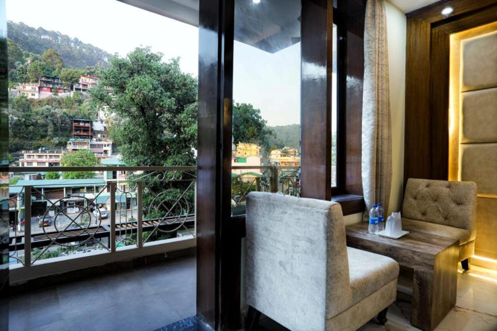 Vinsober Monal Hotel Nainital Buitenkant foto